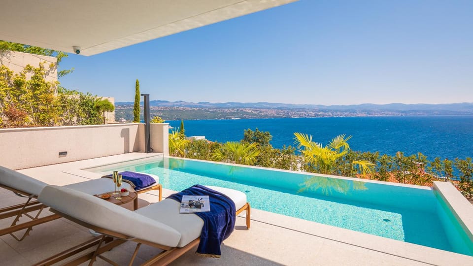 Balcony/Terrace, Sea view, Swimming pool