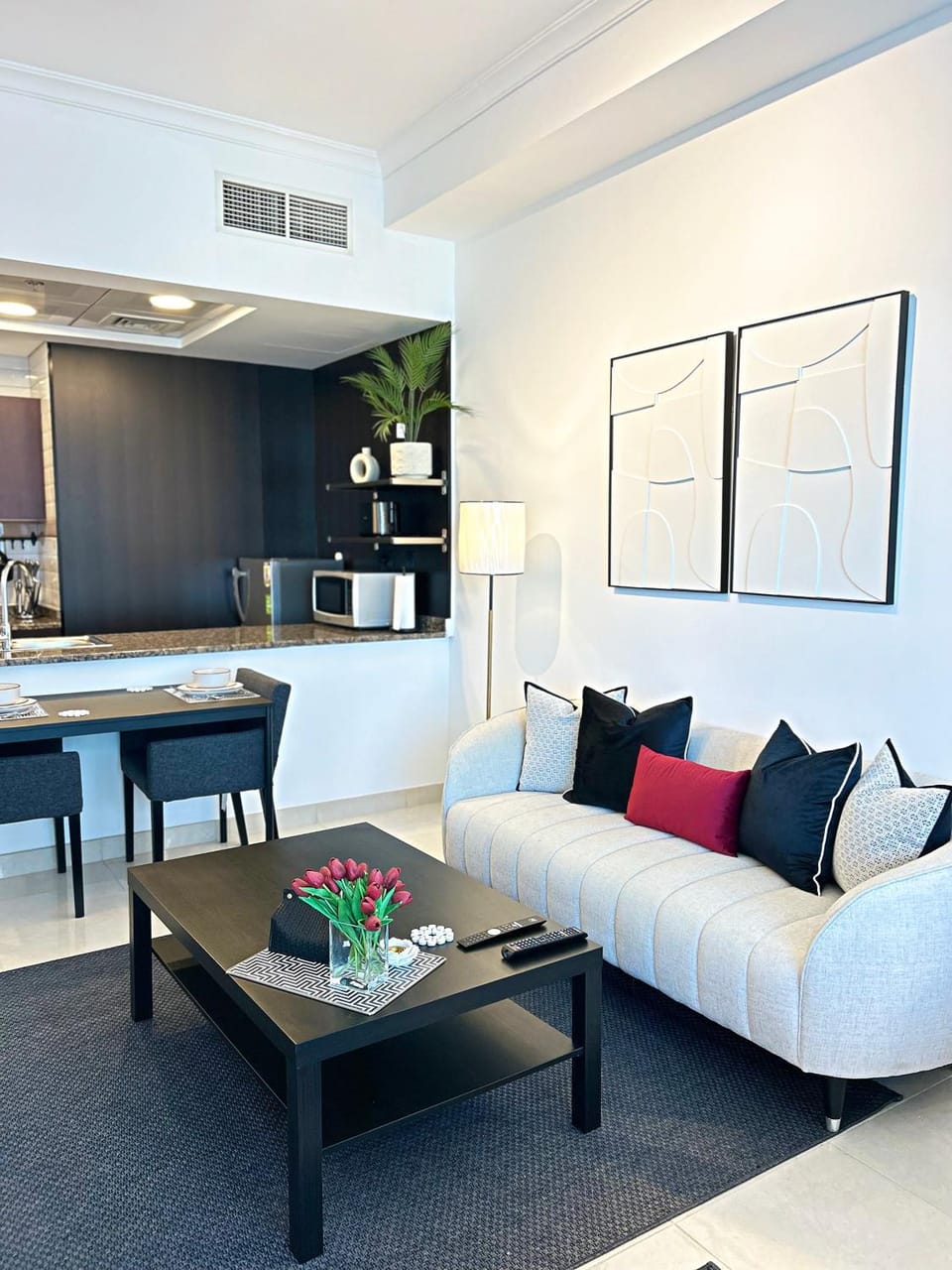 Kitchen or kitchenette, Living room, Seating area, Dining area, air conditioner