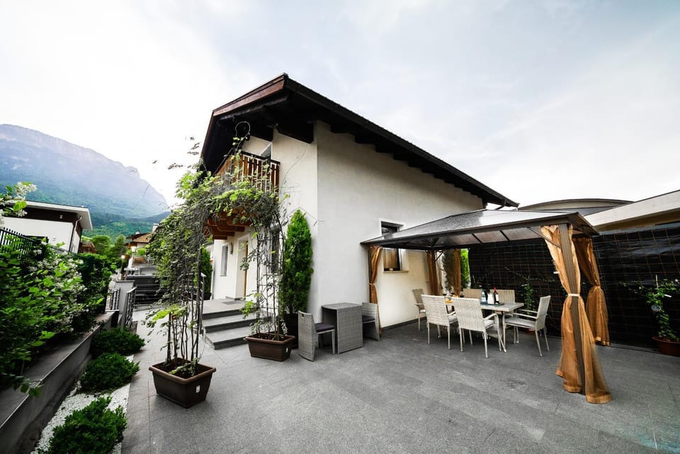 Property building, Facade/entrance, Off site