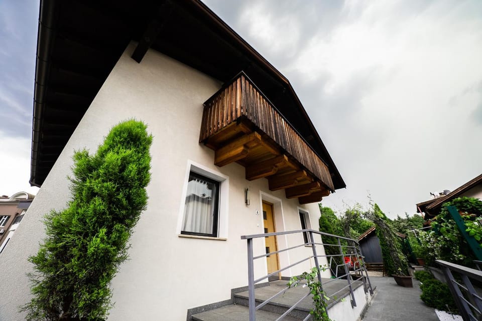 Property building, Facade/entrance, Off site
