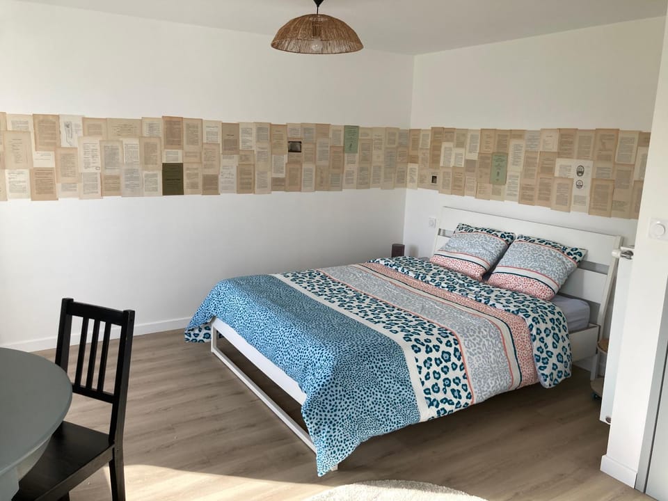 Bed, Photo of the whole room, Bedroom