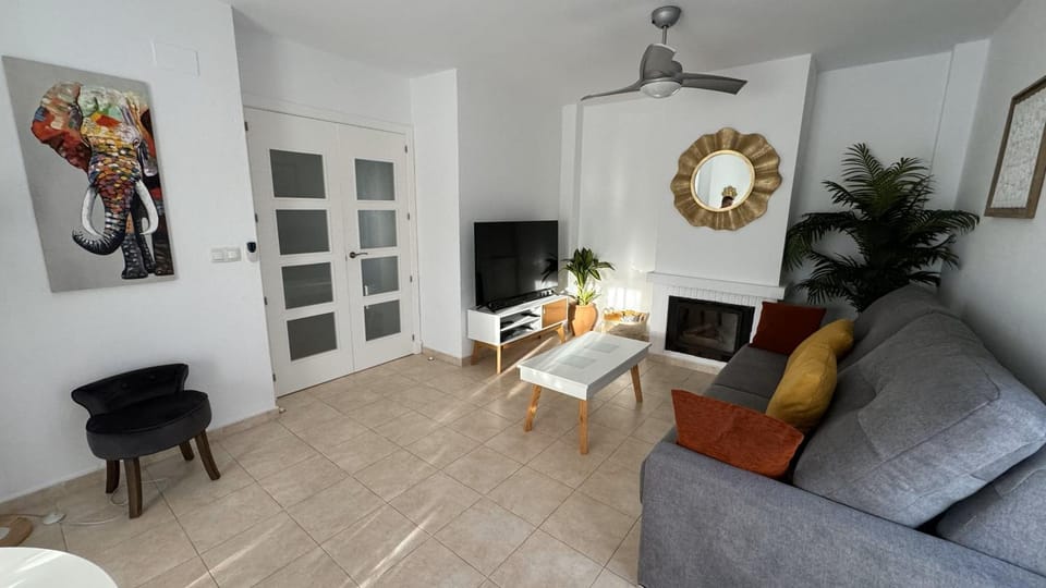TV and multimedia, Living room, Seating area, Evening entertainment, fireplace