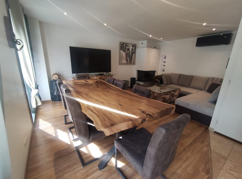 Communal lounge/ TV room, TV and multimedia, Living room, fireplace