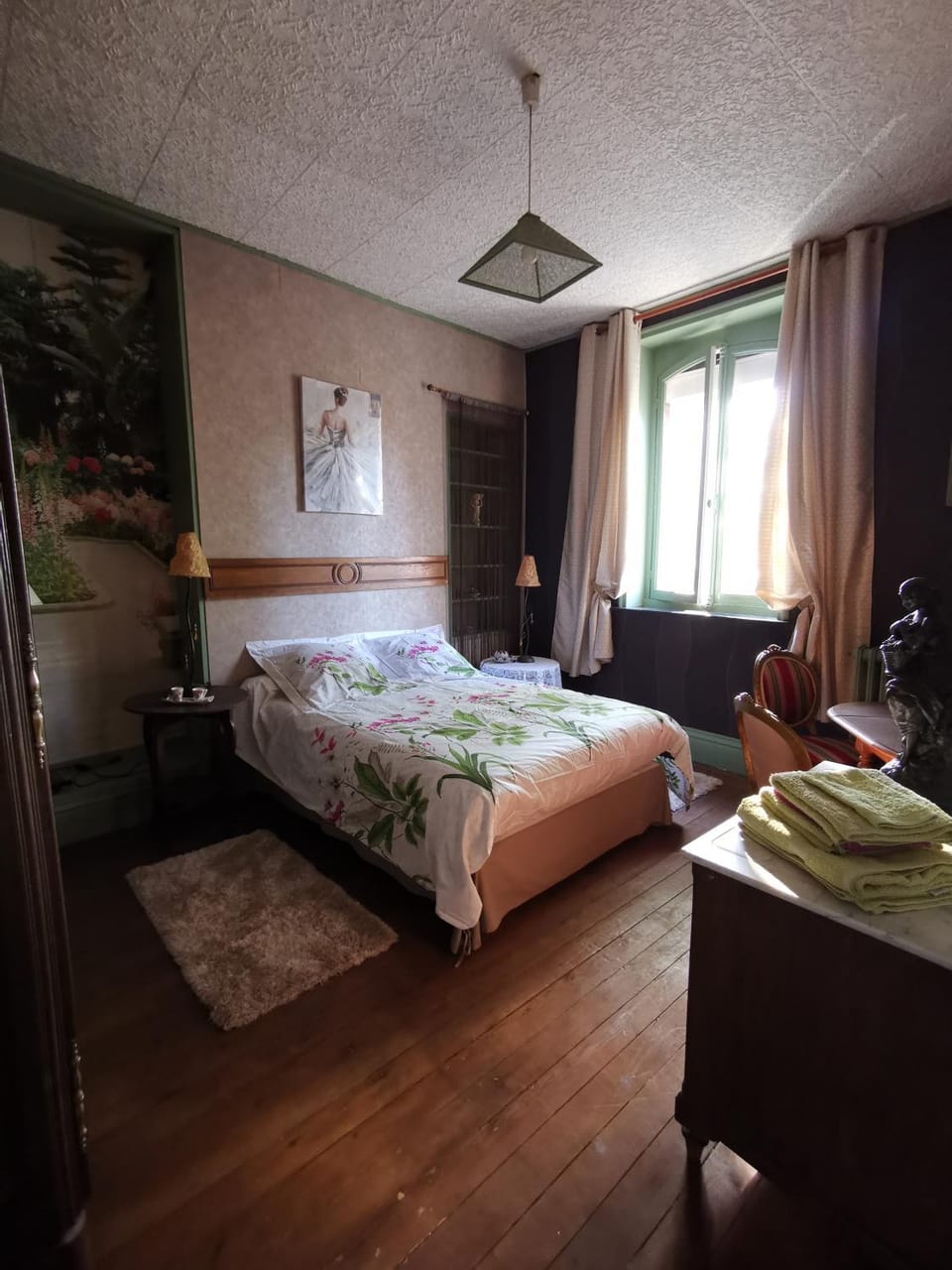 Bed, Photo of the whole room