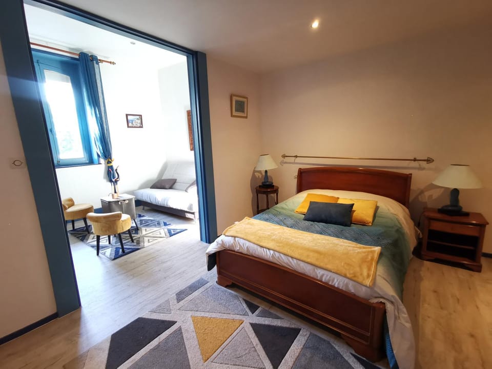 Bed, Photo of the whole room