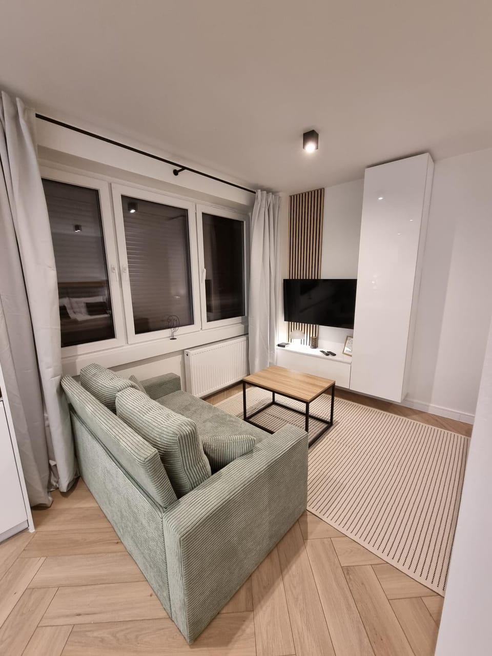 Communal lounge/ TV room, TV and multimedia, Living room, Seating area, Evening entertainment