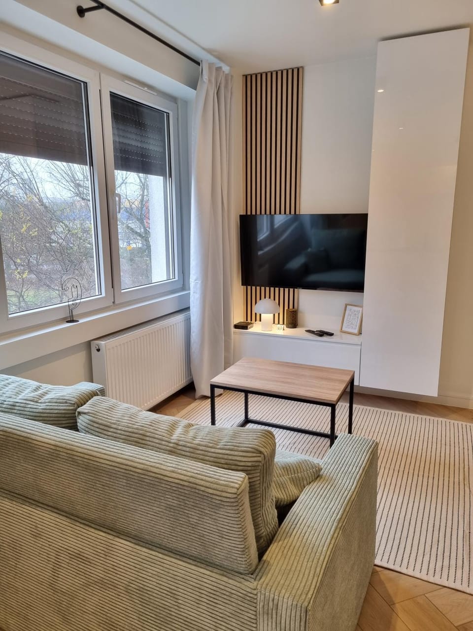 Communal lounge/ TV room, TV and multimedia, Living room, Seating area, Evening entertainment