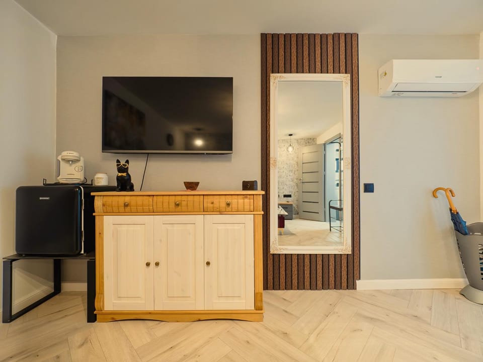 TV and multimedia, internet, air conditioner