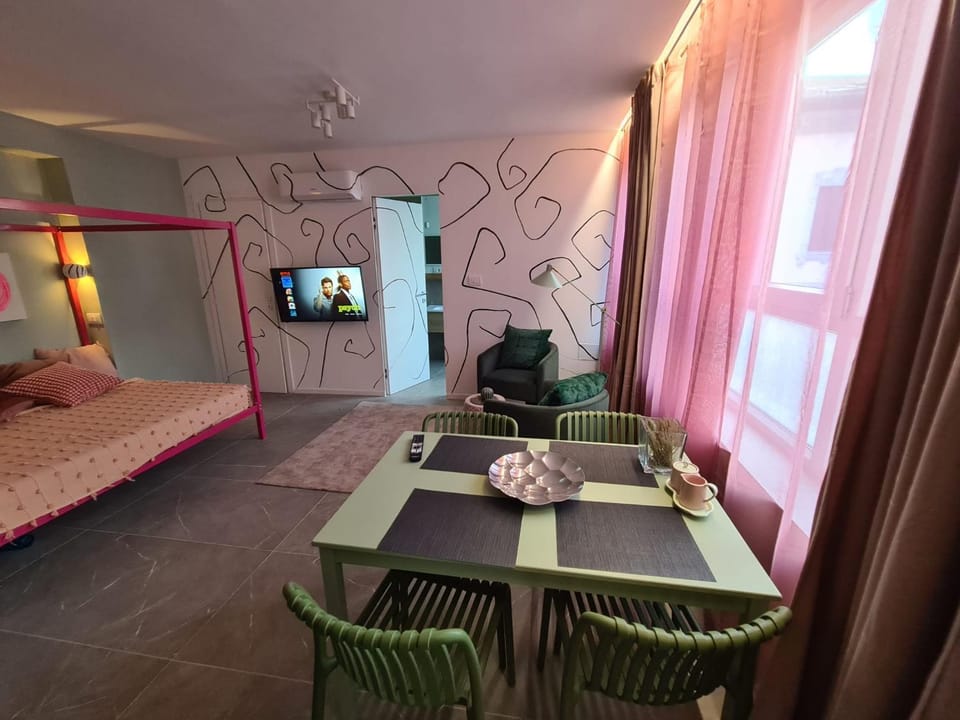 Be Magenta, Art Home - Rose style - Near Milano, Rho Fiera, Malpensa Apartment in Lombardy