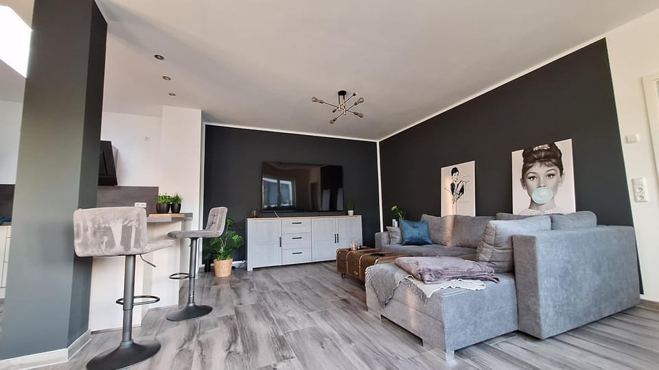 Communal lounge/ TV room, TV and multimedia, Living room, Seating area, Evening entertainment