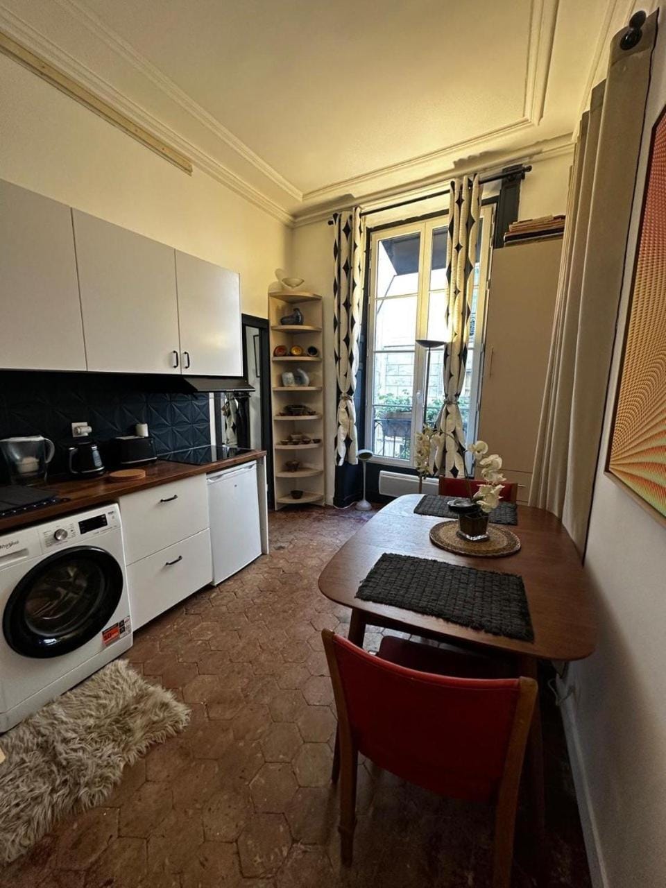 Property building, Dining area, dishwasher, oven, stove, toaster