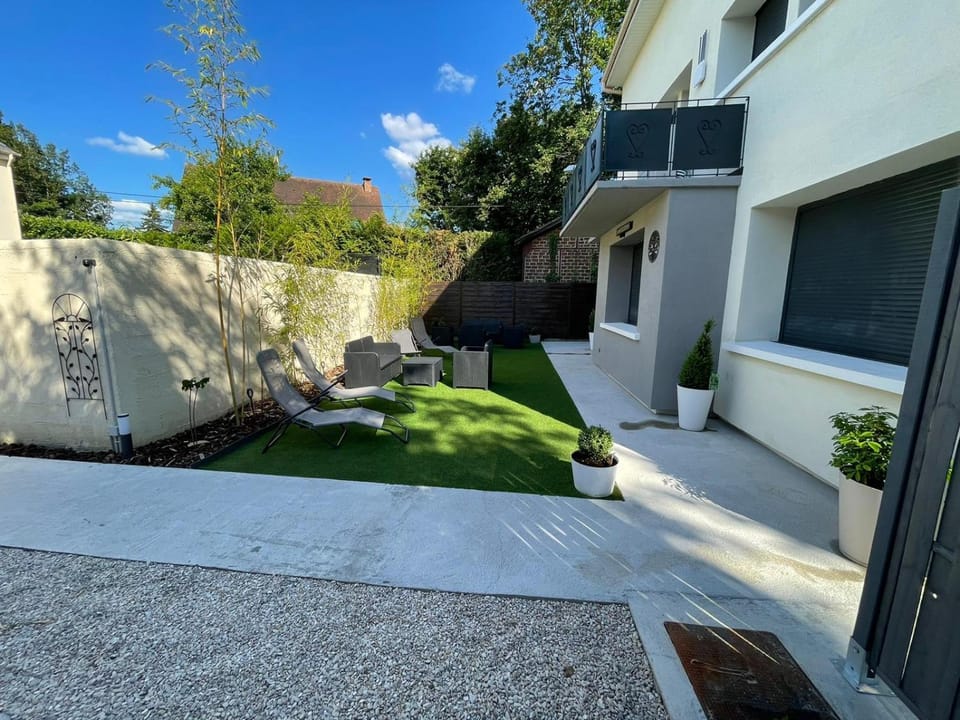 Property building, Garden view