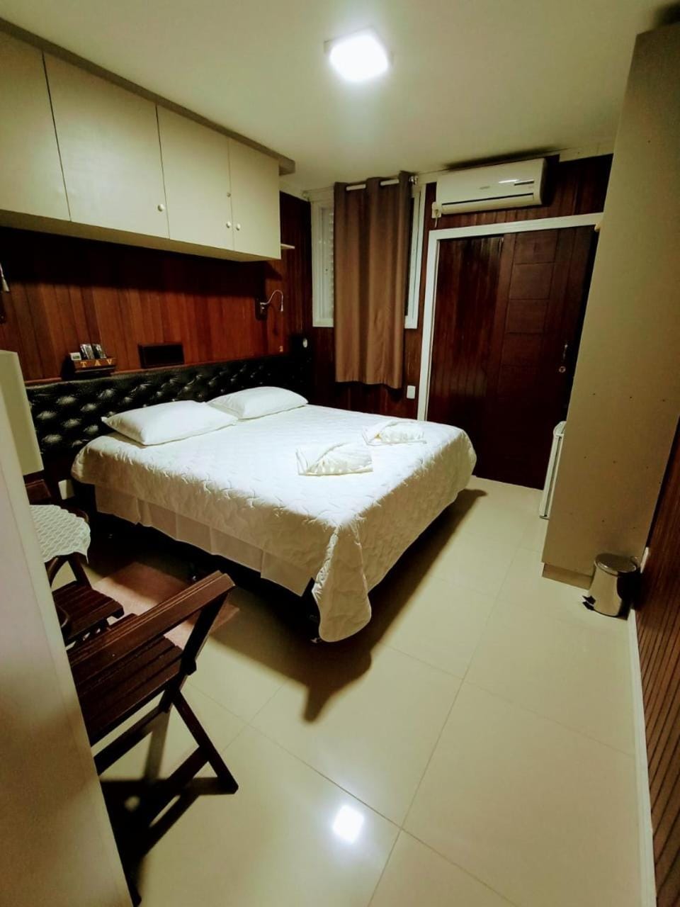 Property building, Restaurant/places to eat, Bed, Kitchen or kitchenette, Bedroom, Swimming pool, Breakfast, wardrobe, air conditioner