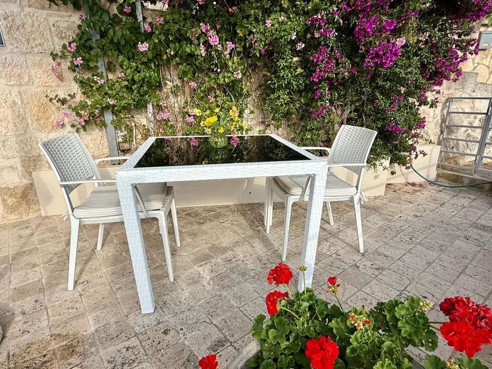 Garden, Dining area