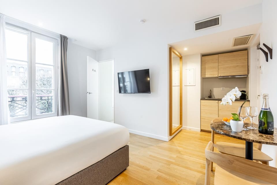 Kitchen or kitchenette, Photo of the whole room, Bedroom