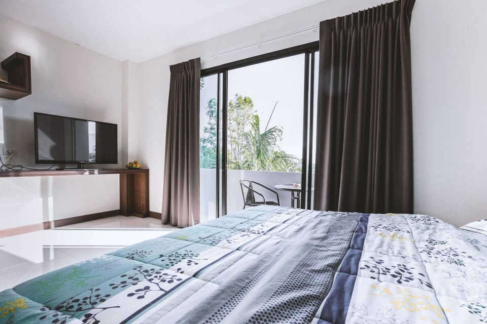 Bedroom, Mountain view