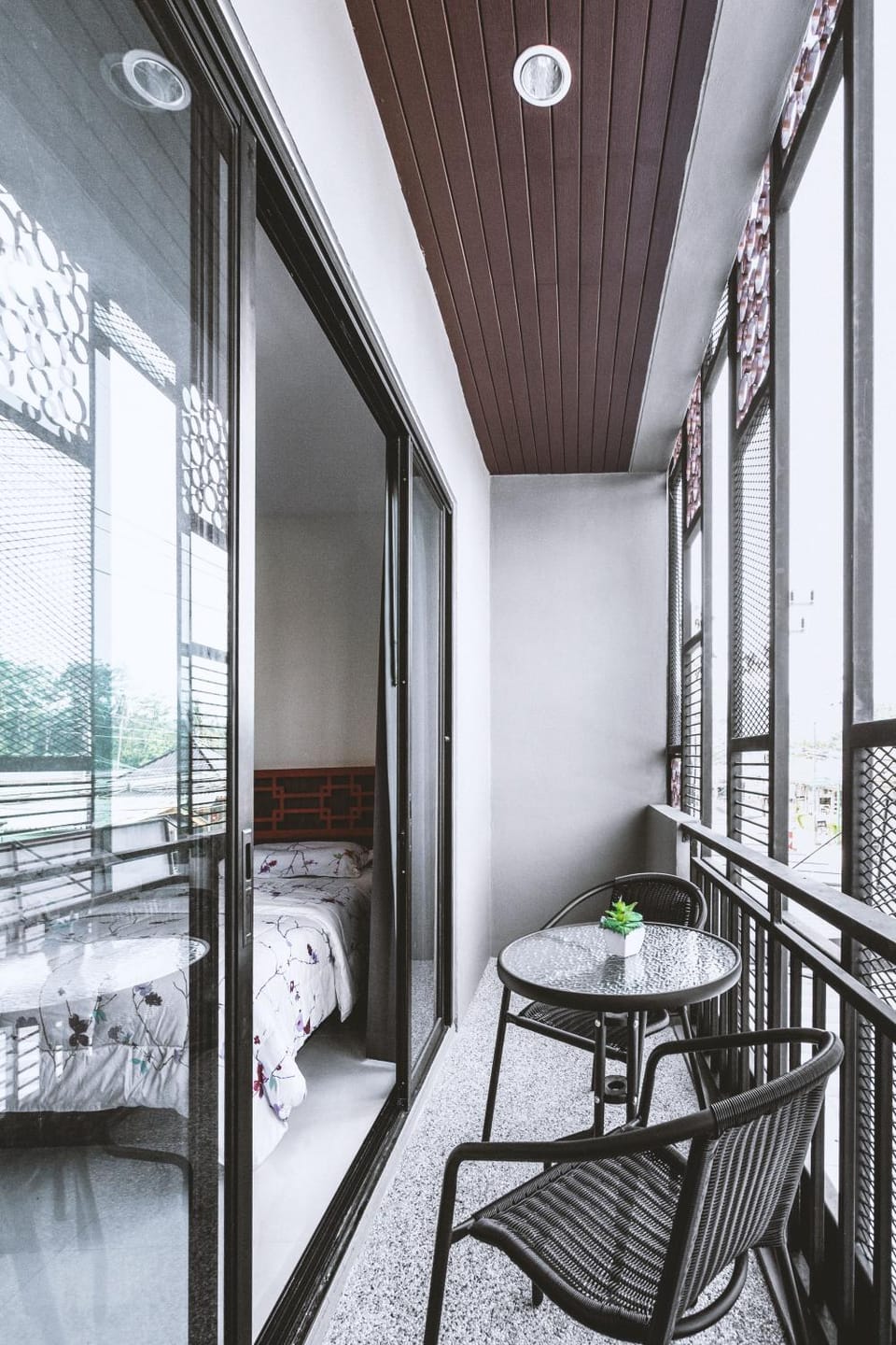 Balcony/Terrace, Street view
