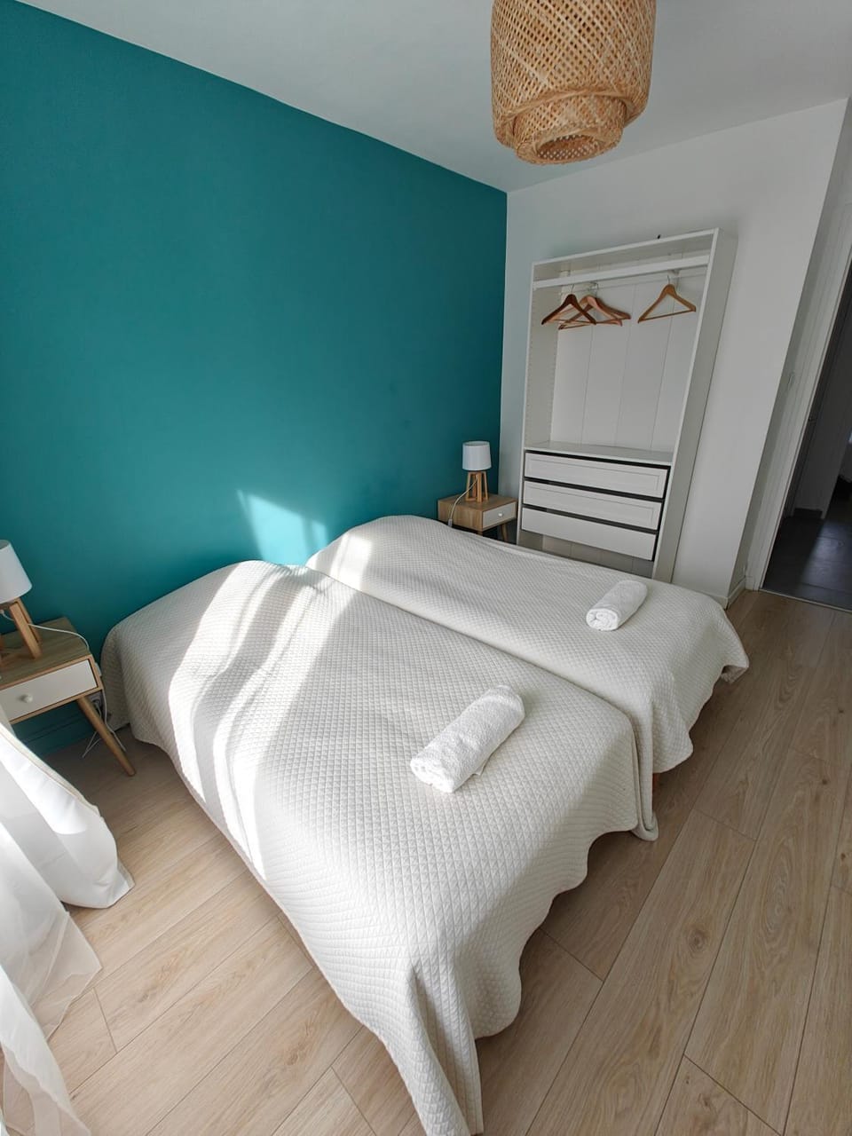 Photo of the whole room, Bedroom