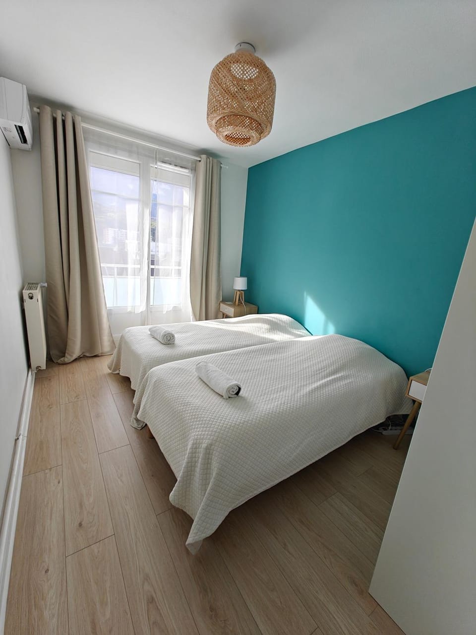 Photo of the whole room, Bedroom