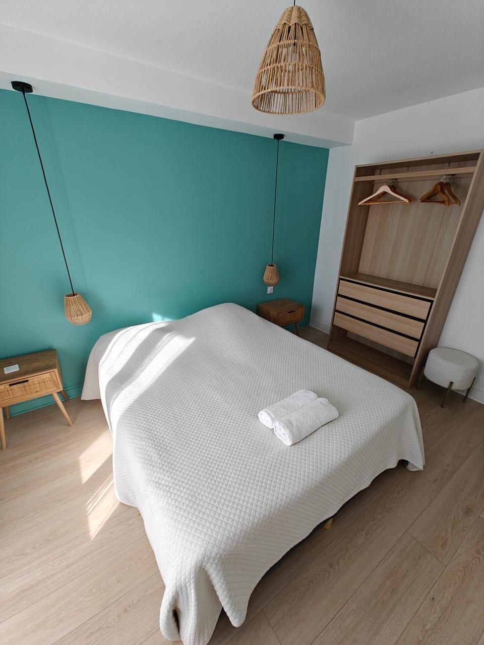 Photo of the whole room, Bedroom