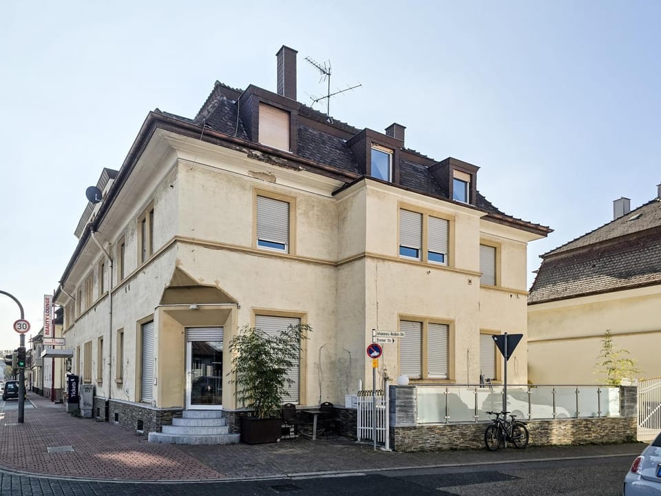 Property building, Street view