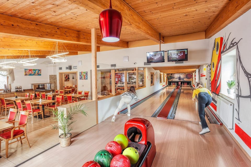 Restaurant/places to eat, Bowling