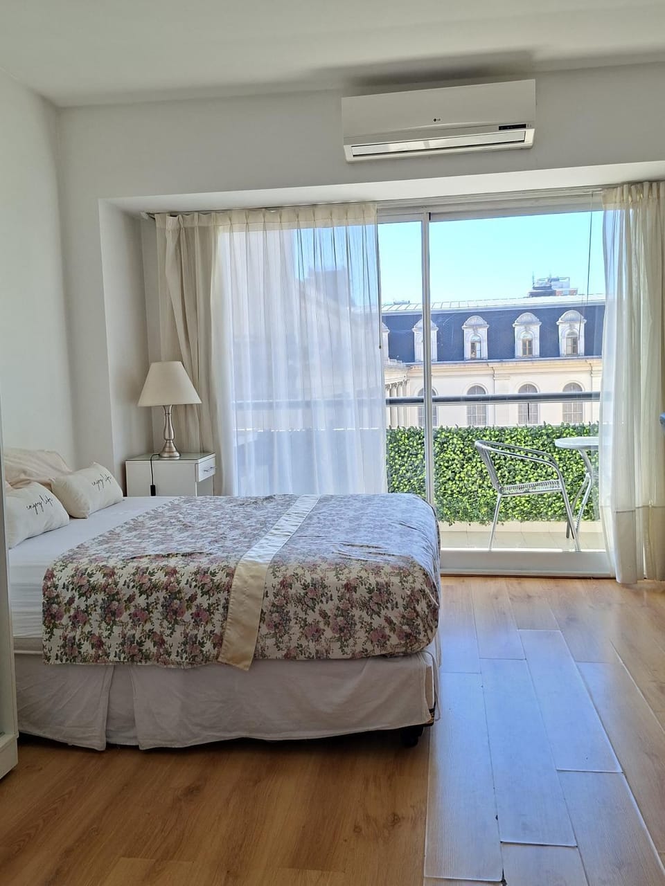 IDEAL PARA UNAS SEMANAS, a metros de Av Corrientes, a metros del Subte Apartment in Buenos Aires