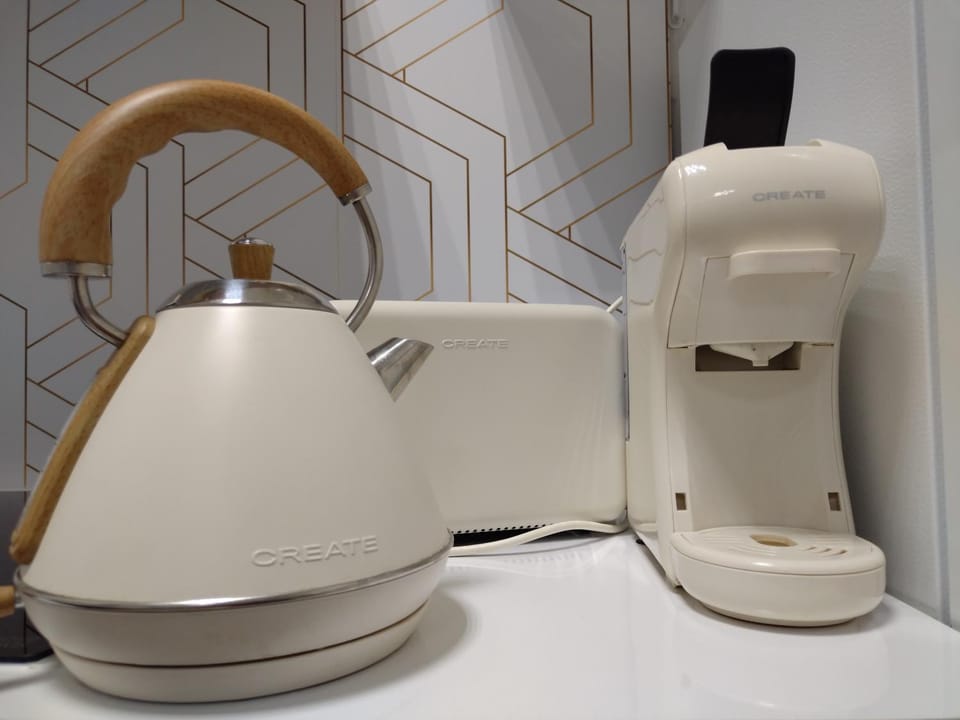 Coffee/tea facilities, toaster