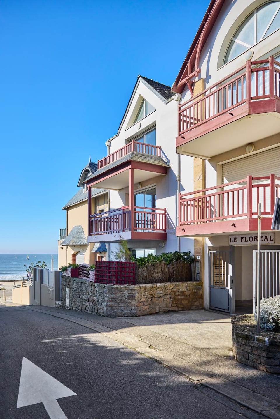 Property building, Sea view, Parking