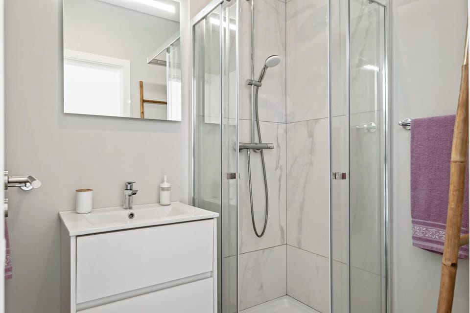 Shower, Bathroom, towels