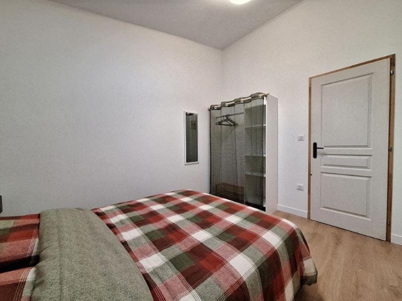 Bed, Photo of the whole room, Bedroom, wardrobe