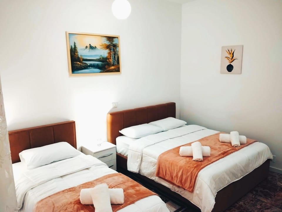 Bed, Bedroom, towels