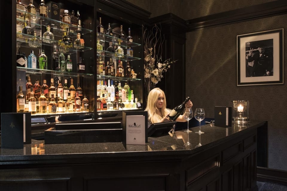 Staff, Lobby or reception, Lounge or bar, Alcoholic drinks