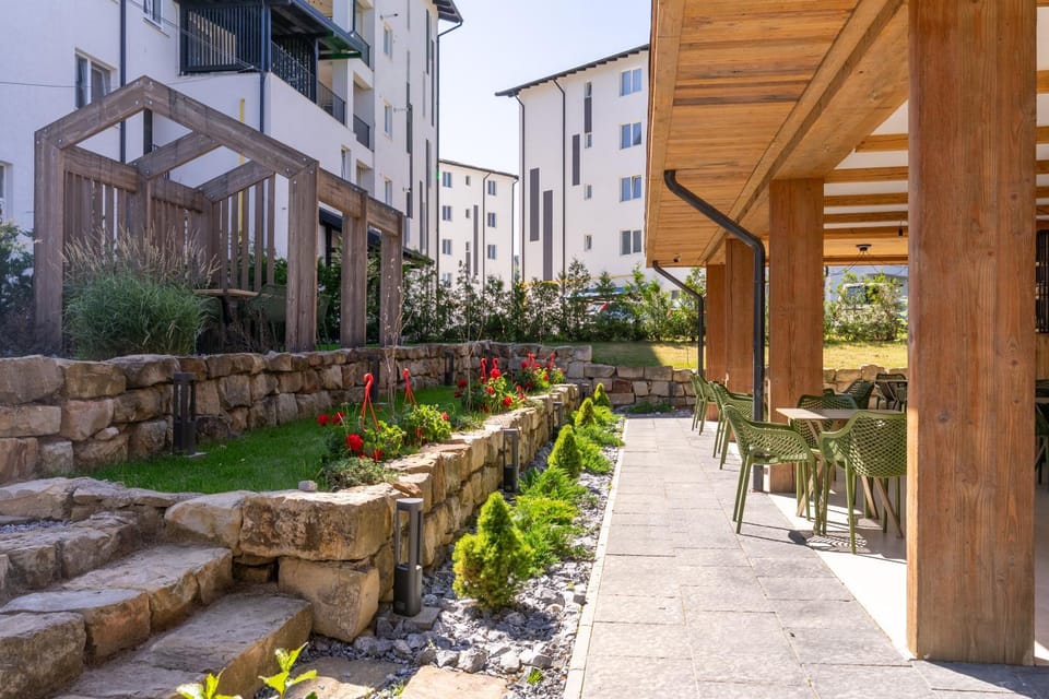 Property building, Restaurant/places to eat