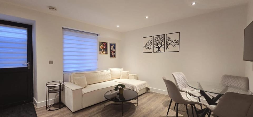Kings Lodge By Nivaas Apartment in Reading