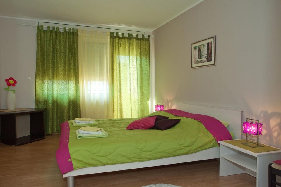Summer, Bedroom