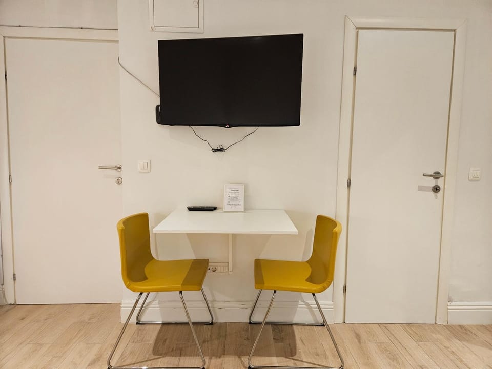 TV and multimedia, Living room, Dining area