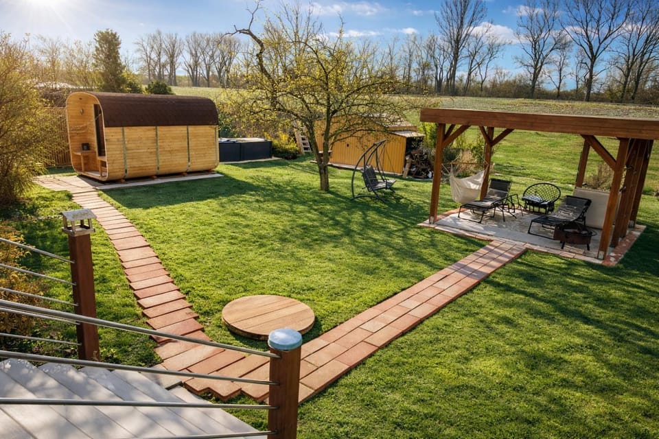 Garden, Sauna