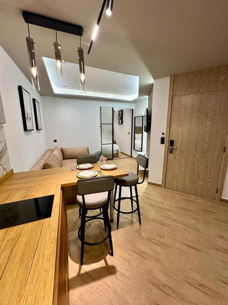 Kitchen or kitchenette, Living room, Seating area, Dining area