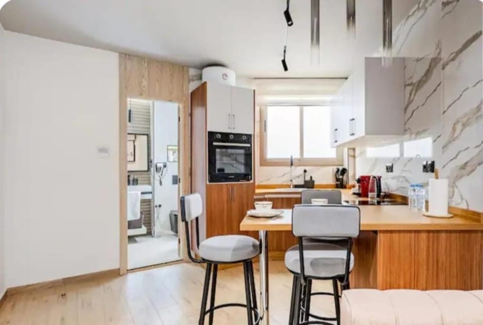 Coffee/tea facilities, Dining area, oven