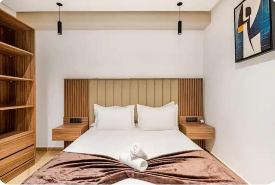 Bed, Photo of the whole room, Bedroom, towels