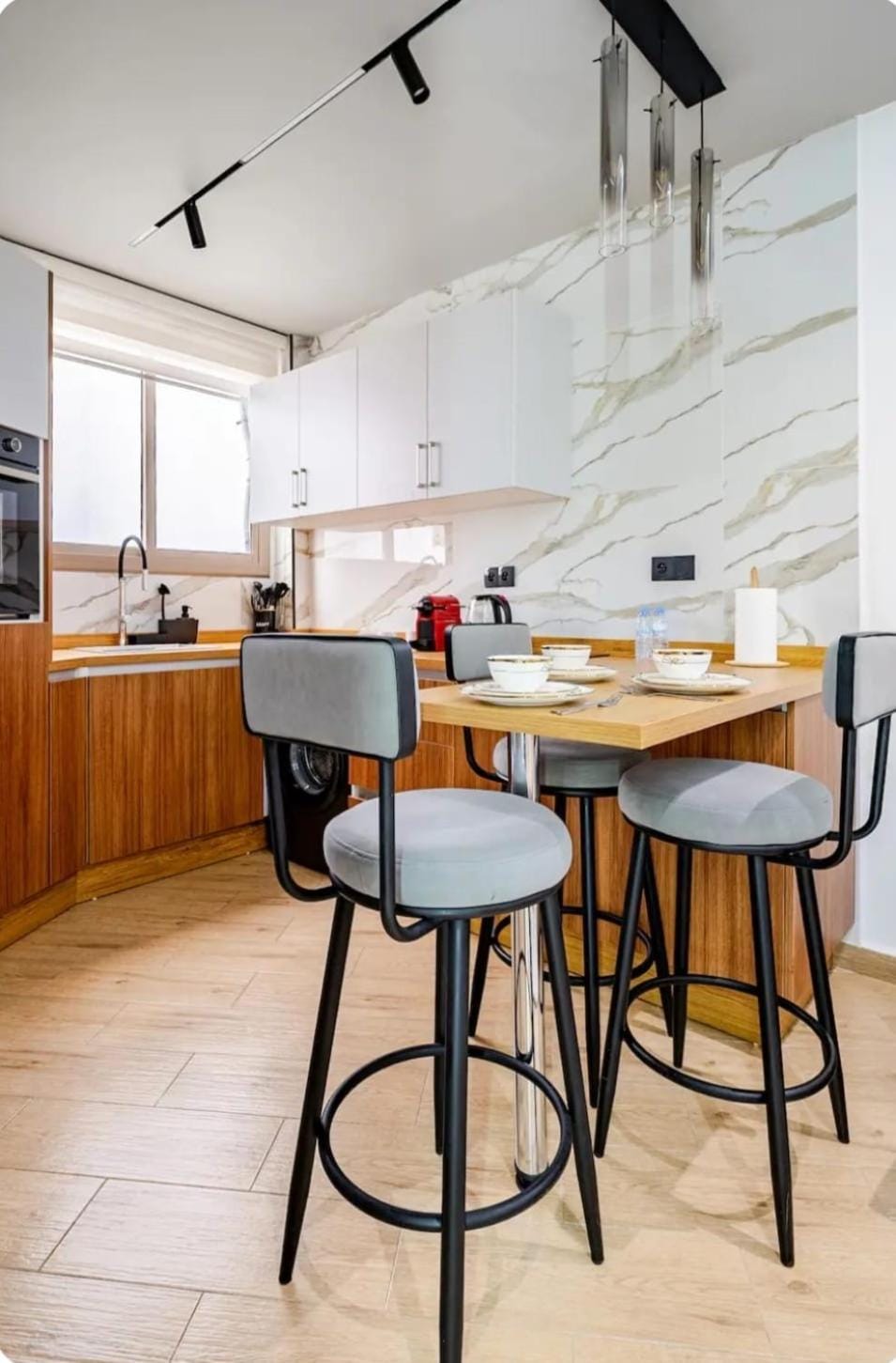 Kitchen or kitchenette, Dining area, stove