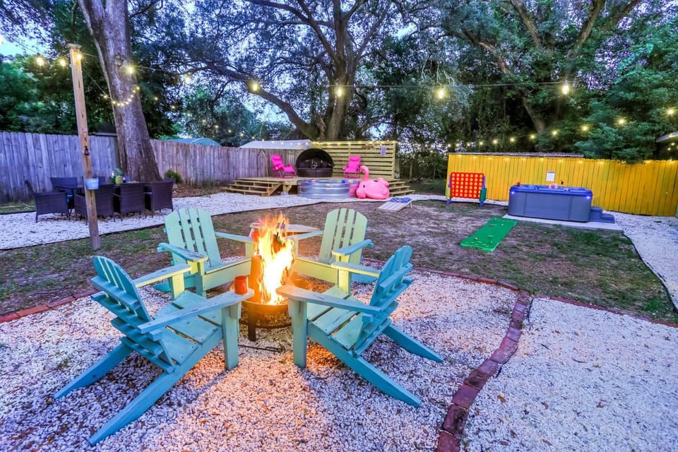 family house cowboy pool HOT TUB Yard Games House in Bellview