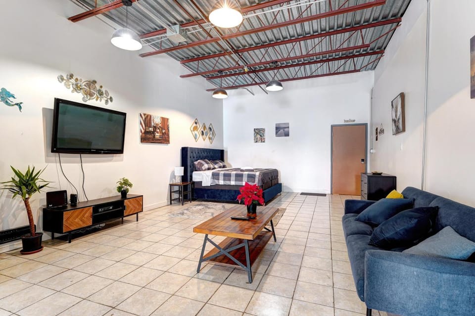 #2 - Big Loft - Plaza St-hubert Apartment in Laval