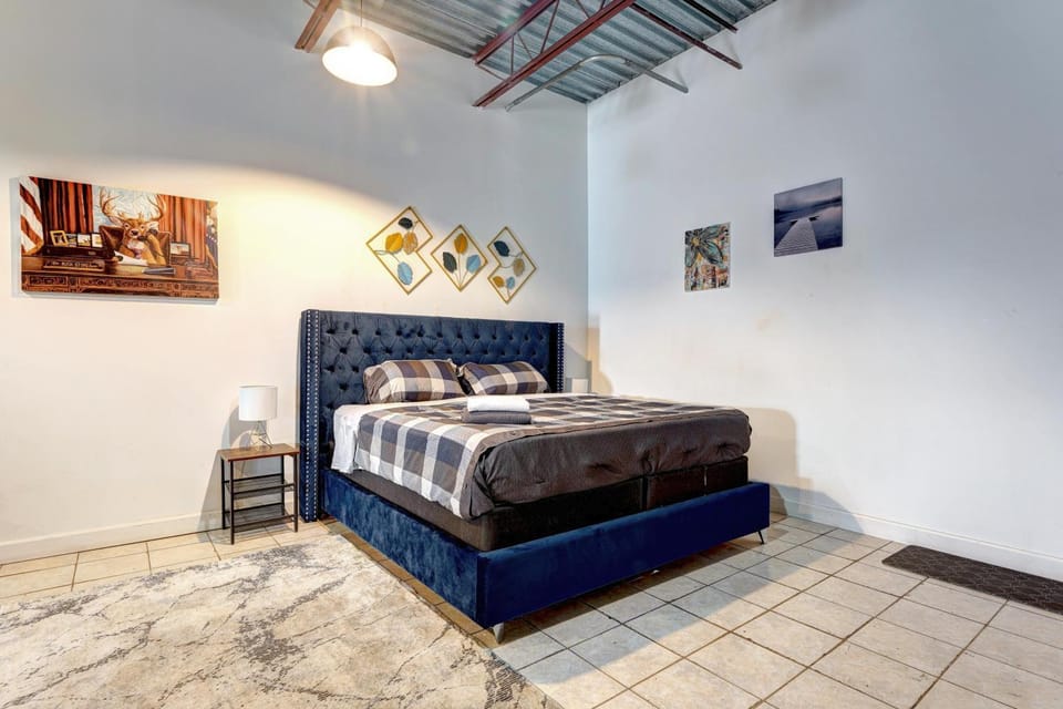 #2 - Big Loft - Plaza St-hubert Apartment in Laval