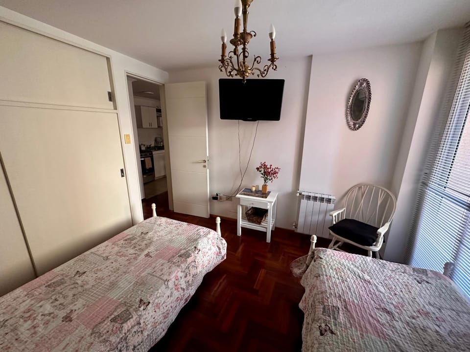 Bed, TV and multimedia, Photo of the whole room, Bedroom, heating, wardrobe