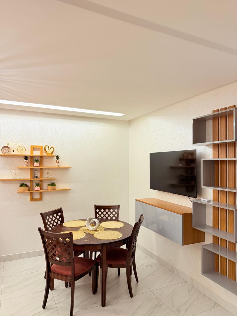 TV and multimedia, Dining area
