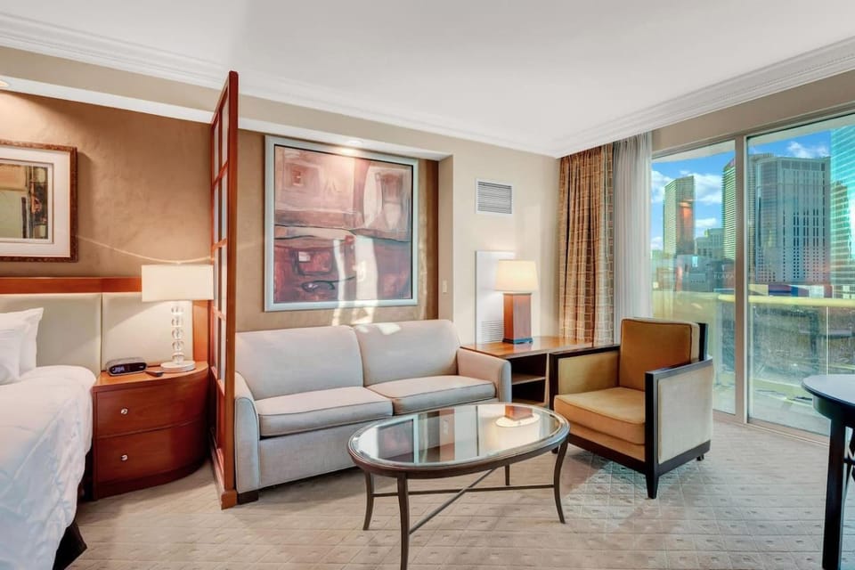 MGM 1 Bedroom Balcony And Or Studio Luxury Suites House in Las Vegas Strip
