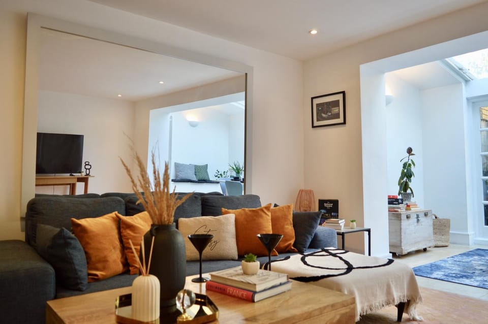 TV and multimedia, Living room, Seating area