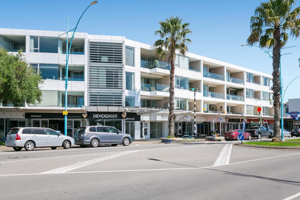 Property building, Neighbourhood